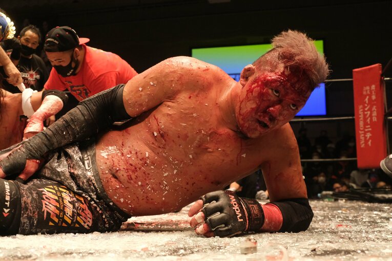 「デスマッチ・イズ・マイライフ」妻の急死を乗り越えた“クレイジー・キッド”竹田誠志の決意「蛍光灯やカミソリで傷つけ…でもそれが生きがい」(79)