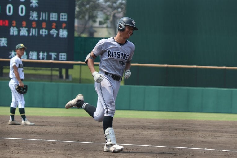 5回戦の箕面学園戦でホームランを放った佐脇涼太　©Fumi Sawai