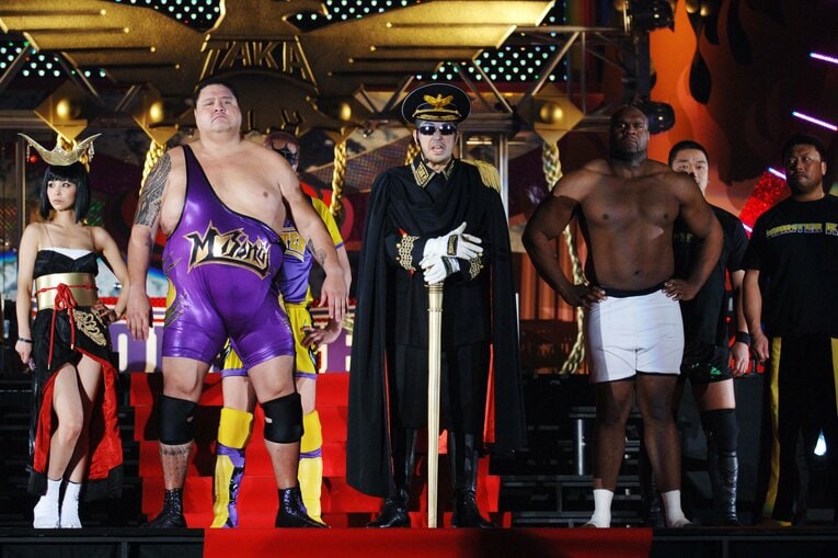 左からインリン様、モンスター・ボノ、高田総統、ボブ・サップ、モンスターK（川田利明）©Essei Hara