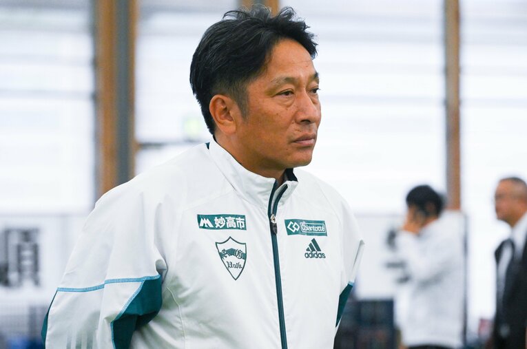 優勝候補の青学大は5位に終わり、憮然とした表情の原晋監督。全日本、箱根での巻き返しはなるか ／ photograph by Nanae Suzuki