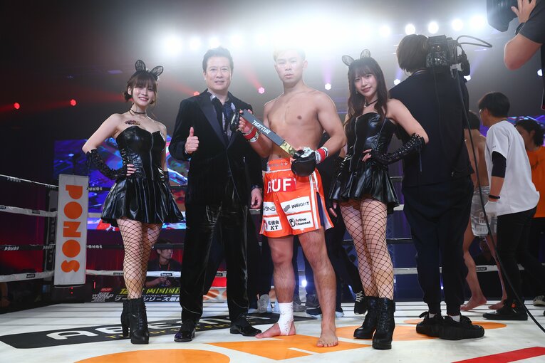 朝倉未来に勝利したYA-MAN　©RISE CREATION