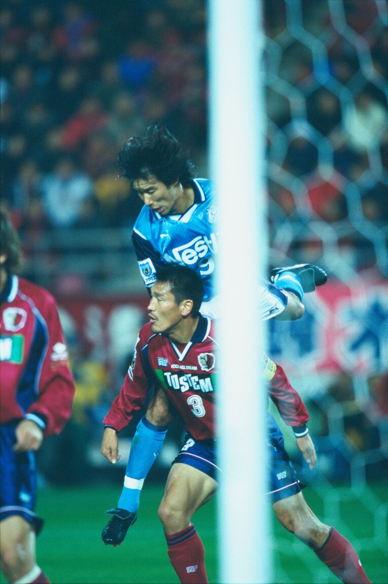 Jリーグでプレーする中山雅史と秋田豊（2001年）©Koji Asakura