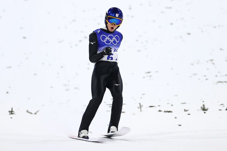 北京五輪混合ジャンプ2本目後の小林　©Getty Images