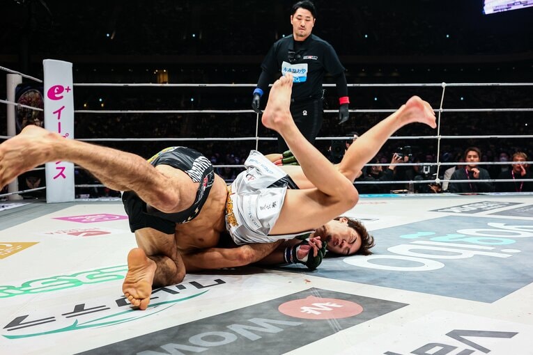 ラジャブアリ・シェイドゥラエフvs.朝倉未来。2025年12月31日、さいたまスーパーアリーナ　©RIZIN FF Susumu Nagao
