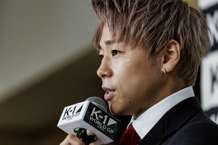 6月27日の会見では、心身の状態や休養に入ることなどを語った武尊　©Kiichi Matsumoto