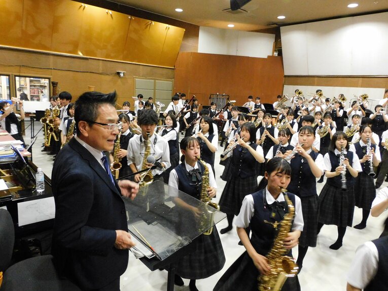 100曲以上のレパートリーを譜面も見ずに次から次へと演奏する生徒たち　©︎Haruka Sato