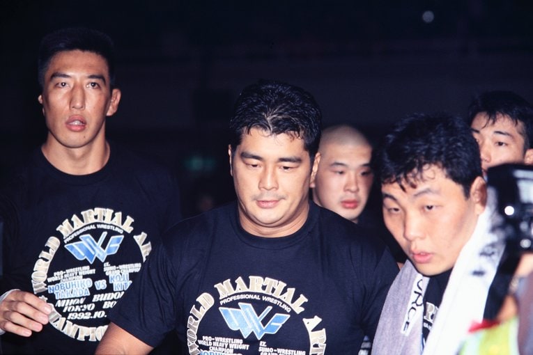 1992年「Uインター 日本武道館大会 格闘技世界一決定戦」高田延彦vs北尾高司戦／左から高山善廣、高田、桜庭和志、金原弘光、垣原賢人　©Yukio Hiraku/AFLO