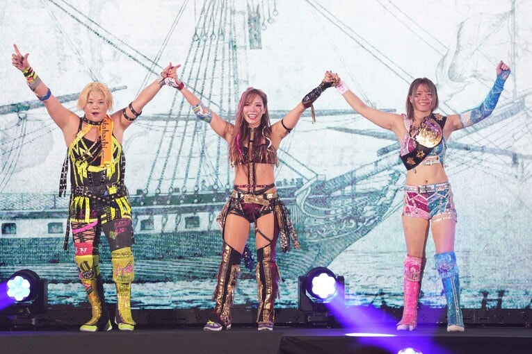 「KAIRI壮行試合」で高橋七奈永、KAIRI とトリオを組んだ岩谷麻優。10月9日、ドルフィンズアリーナ　©Masashi Hara