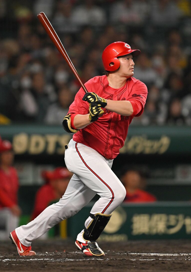 投手としては打撃もいい床田。今季はここまで.227の打率を残している　©JIJI PRESS