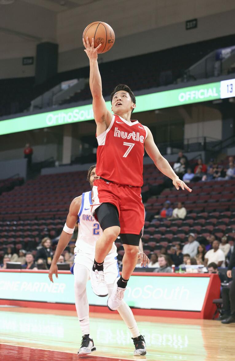 11月、Gリーグのデビュー戦で躍動する河村。メンフィス・ハッスルでは「7番」をつける　©︎KYODO