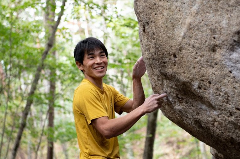 プロクライマー倉上慶大。国内の最難ルートを次々に完登するなど、世界のクライミングメディアから注目される。2021年10月に心肺停止を経験、そこから復帰した ／ photograph by Miki Fukano