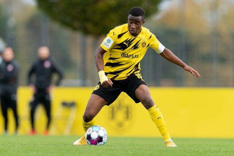 ハーランドは一見、近所の中学生だが…“若き超高速軍団”ドルトムントはバイエルンを倒せるか(3)