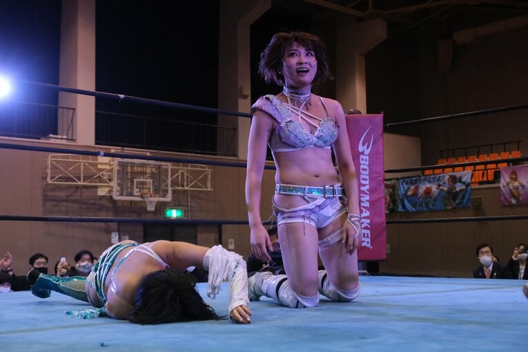 「可憐ですねぇ」人気女子レスラー・安納サオリに観客もウットリ…初の凱旋大会に滋賀が沸いた日「“絶対不屈彼女”は泣かないんです」(98)