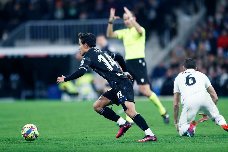 「クボのソックスに穴が！」バルサに続きマドリーも“久保建英が脅威”だった…現地撮影で感じた出色の貢献「クロースが苦虫を」(30)