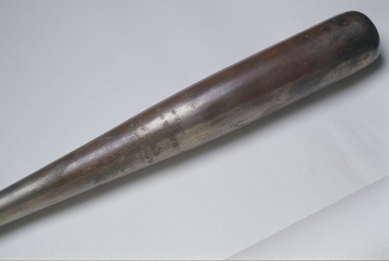 1938年の三冠王・中島治康のバット　©BUNGEISHUNJU