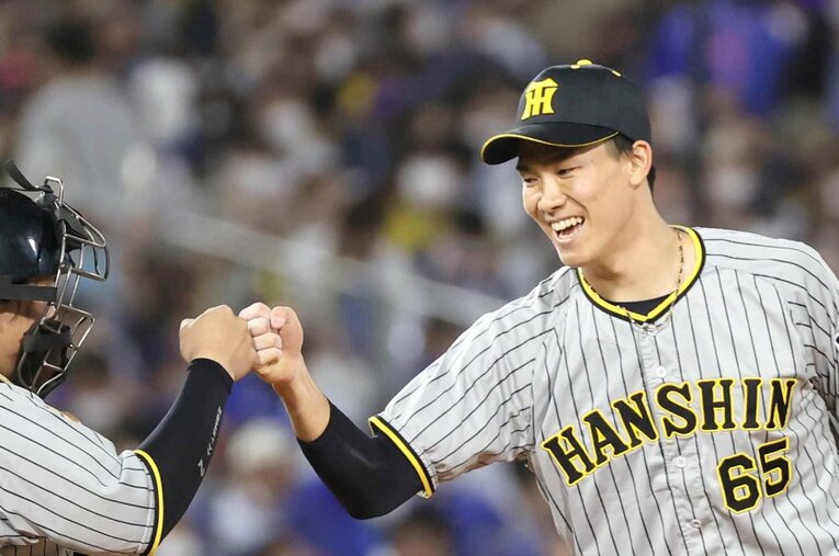 「8回の男」としてブレークした湯浅。度胸満点の投球でチームのピンチを幾度となく救った ／ photograph by JIJI PRESS