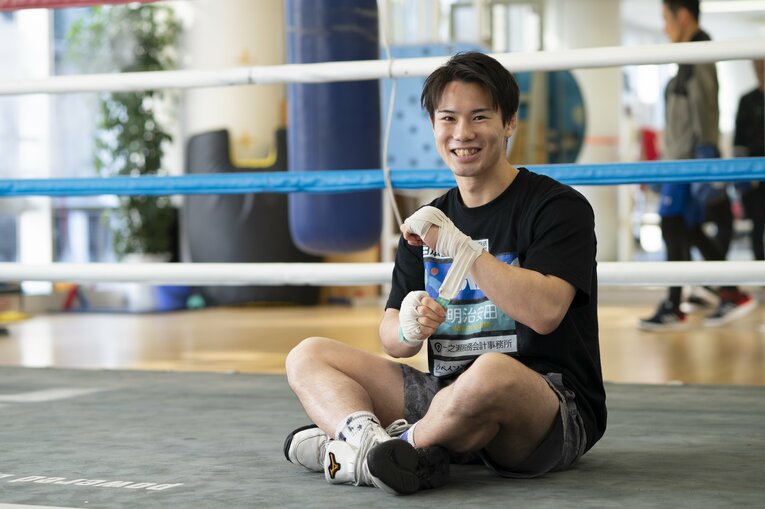 原田周大　2001年生まれ、福岡県出身。小6でボクシングを始める。専修大に進み、23年のアジア競技大会で57kg級決勝進出、五輪出場権を得る。パリ五輪57kg級では準々決勝進出　©Tadashi Hosoda