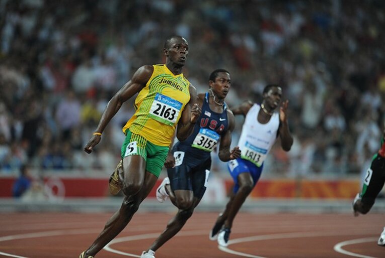 ウサイン・ボルト、世紀のよそ見。北京五輪決勝レース秘蔵の連続写真。(2)