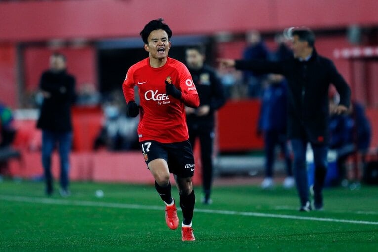 久保建英はなぜ“前節決勝点”なのに途中出場、ボールが回ってこなかったか… “試合展開と悪天候の不運”とは〈撮影者の視点〉(31)