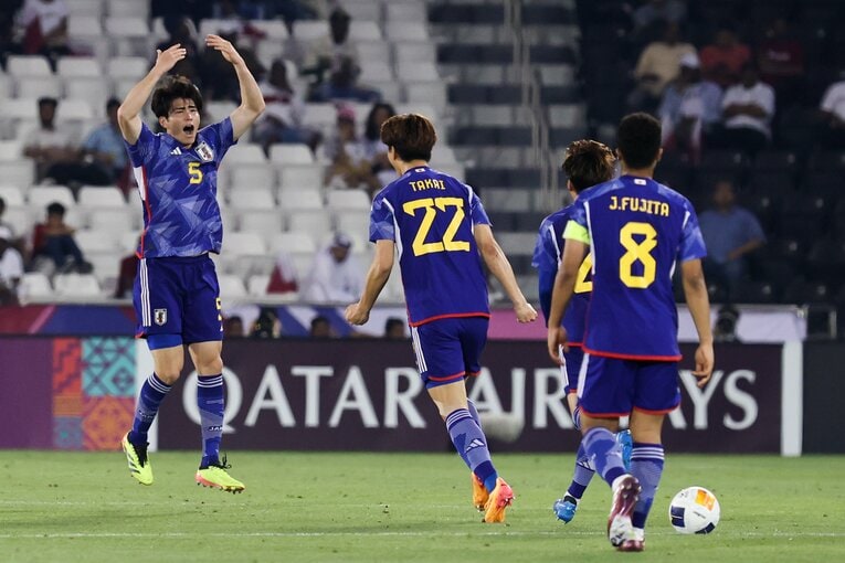 仲間たちを鼓舞する木村。今大会でチームを救う働きを何度も見せている　©Getty Images