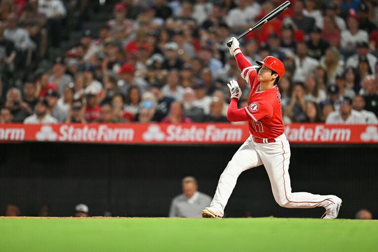 8月29日のヤンキース戦で放った29号2ランの連続写真（4枚目／全8枚）©Nanae Suzuki