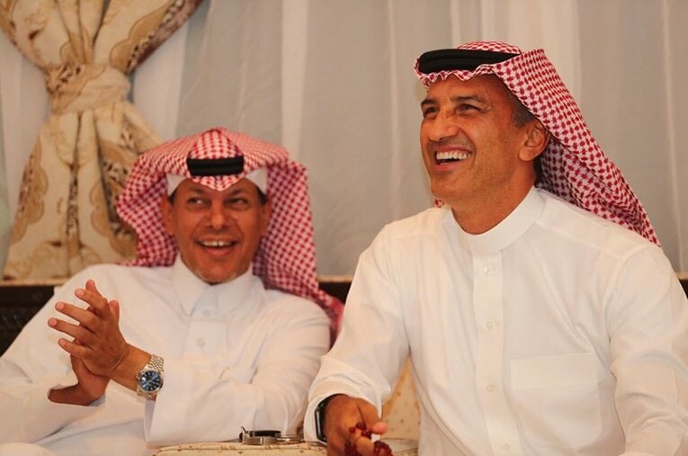 大分トリニータ、ジュビロ磐田で監督を務めたシャムスカ氏（右）。現在はサウジアラビアで指導者キャリアを積み上げている。 ／ photograph by Pericles Chamusca