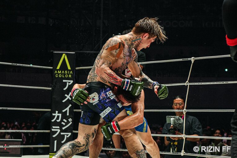『超RIZIN.5』平本蓮vs.カルシャガ・ダウトベック　©RIZIN FF