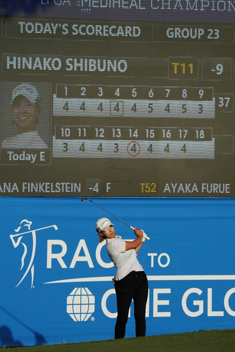 18番、渋野の第3打。最終日はバーディで締めくくった　©︎Shizuka Minami