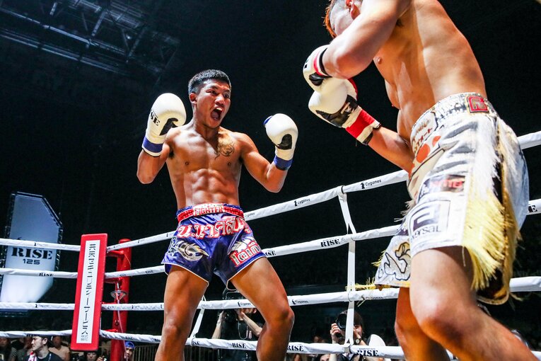 「もっと打ってこい！」と挑発するロッタン　©Susumu Nagao