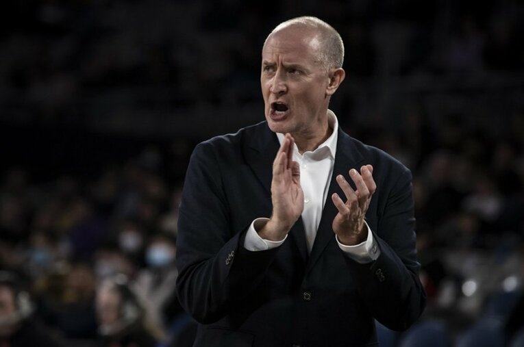 来年8月に開催するW杯に向けてビジョンを語ったトム・ホーバスHC。開催国枠での出場が決まっているが、アジア予選に参加してチームづくりを進めている ／ photograph by fiba.basketball