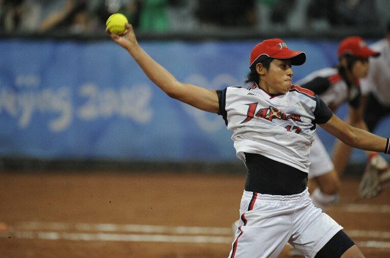 2日間で413を投げ抜き、ソフトボール代表を金メダルに導いた26歳の上野由岐子 ／ photograph by JMPA