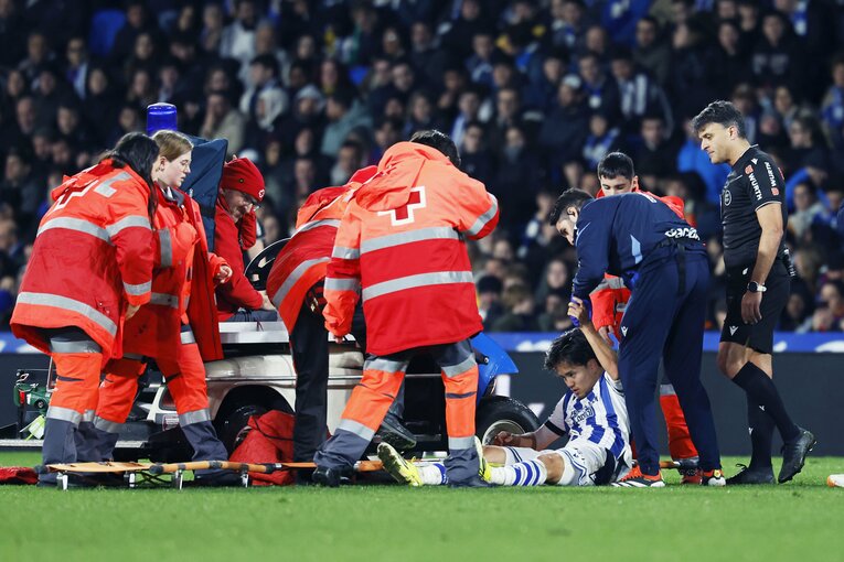 久保がケガをした瞬間の一部始終（全5枚中の4枚目。写真は続きます）　©Daisuke Nakashima