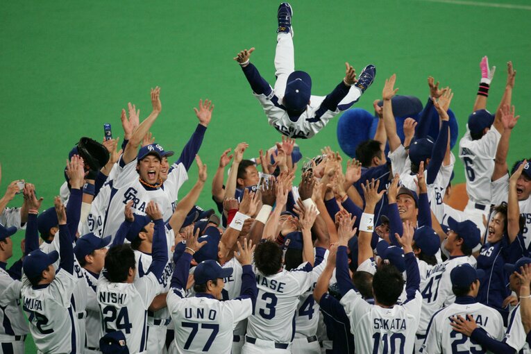 2007年の日本シリーズを優勝した中日　©BUNGEISHUNJU