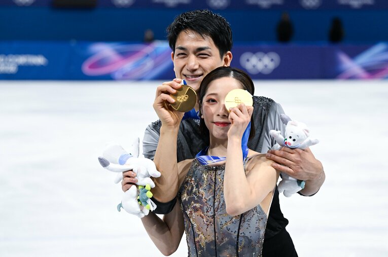五輪金メダルを花道に引退を決断した「りくりゅう」。恩師が語るエピソードゼロとは ／ photograph by Asami Enomoto/JMPA