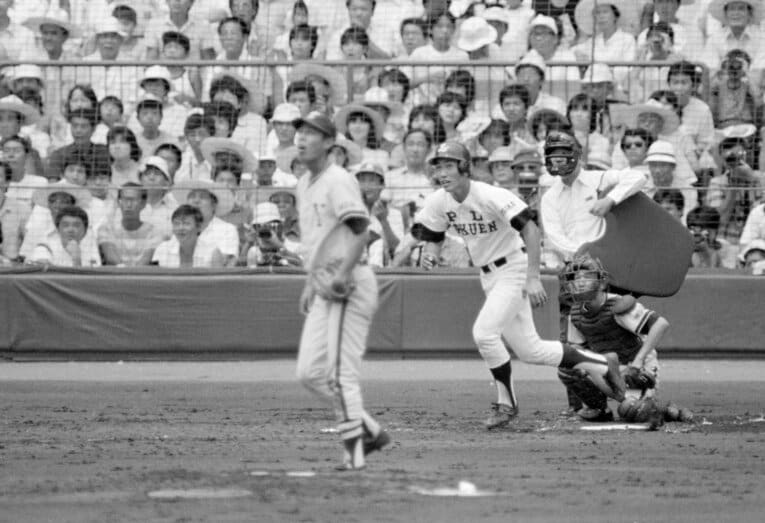 1983年夏の甲子園決勝。先制ホームランを放つPL学園1年生の清原和博　©JIJI PRESS