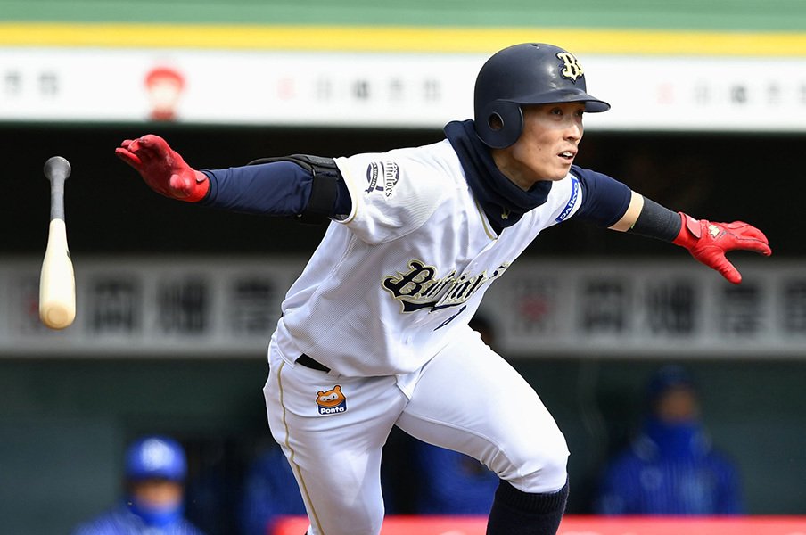 オリックス守備力アップのキーマン。駿太は打球方向を読み切って守る。<Number Web> photograph by Kyodo News