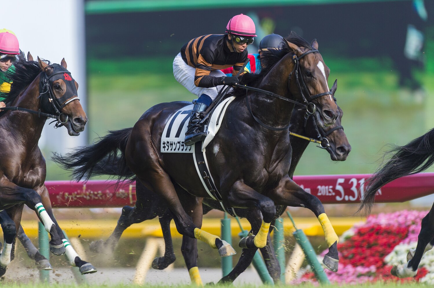 実際のダービーのレース中写真　©Takuya Sugiyama