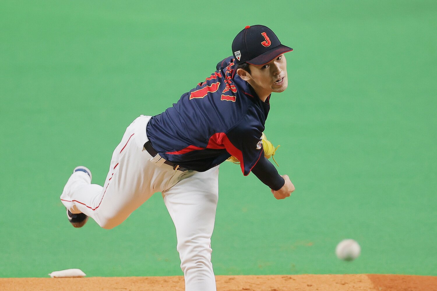 侍ジャパンのマウンドに上がった佐々木朗希　©︎JIJI PRESS