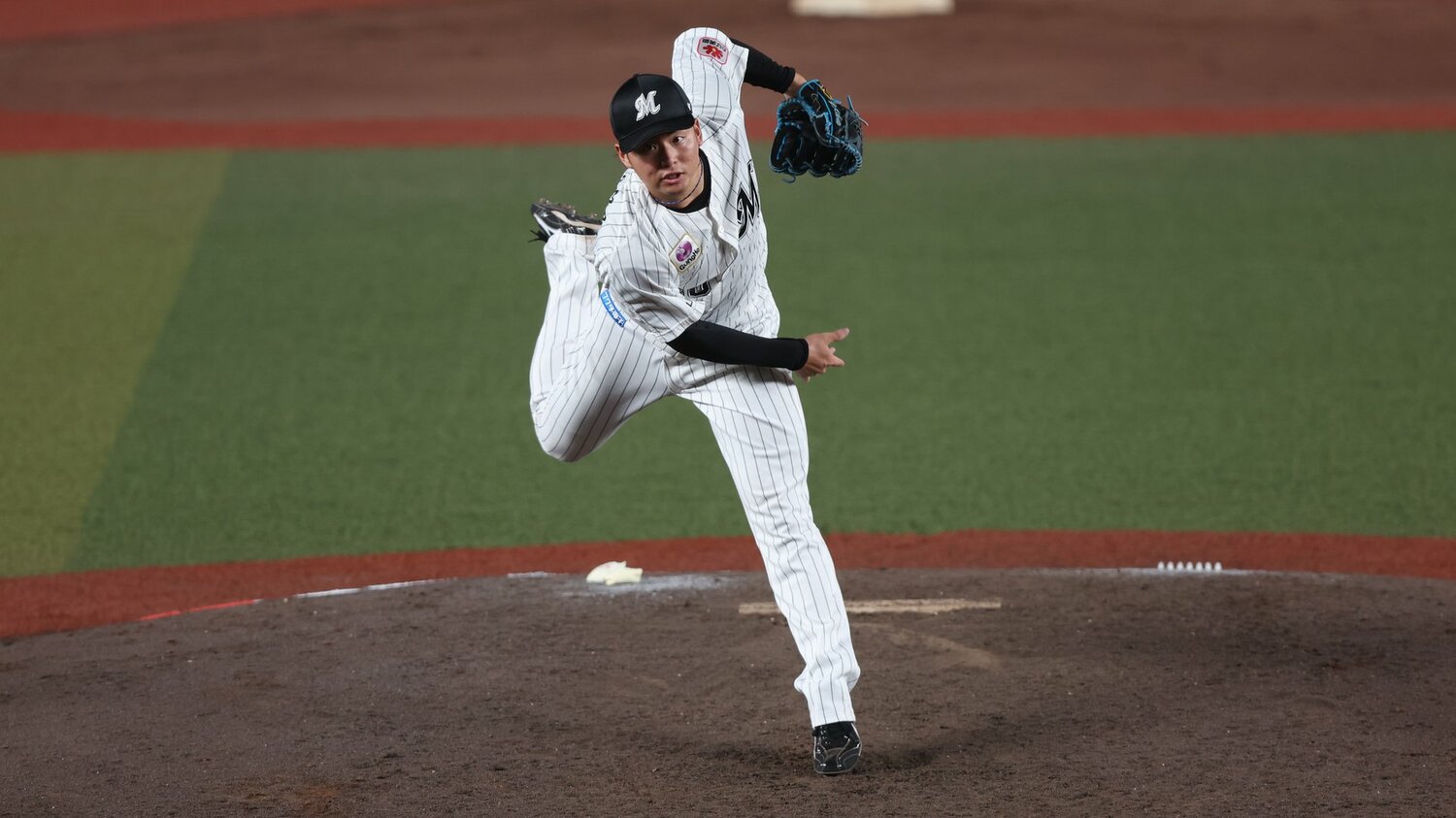 躍動感溢れる投球フォームが小気味良い　©︎Chiba Lotte Marines