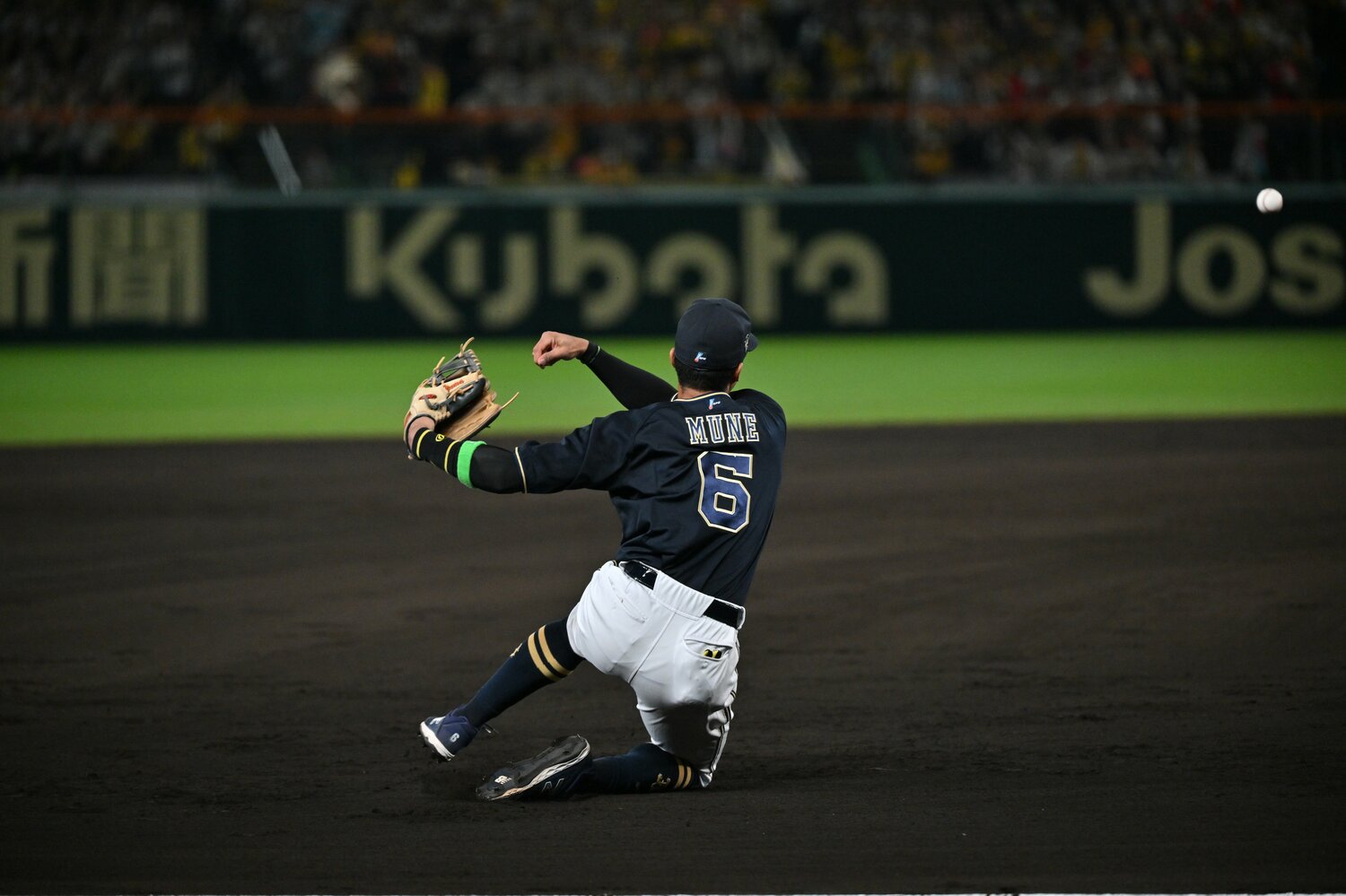 6回裏には阪神・大山の痛烈な打球を三塁・宗が捕球して二塁で封殺 ©︎Hideki Sugiyama