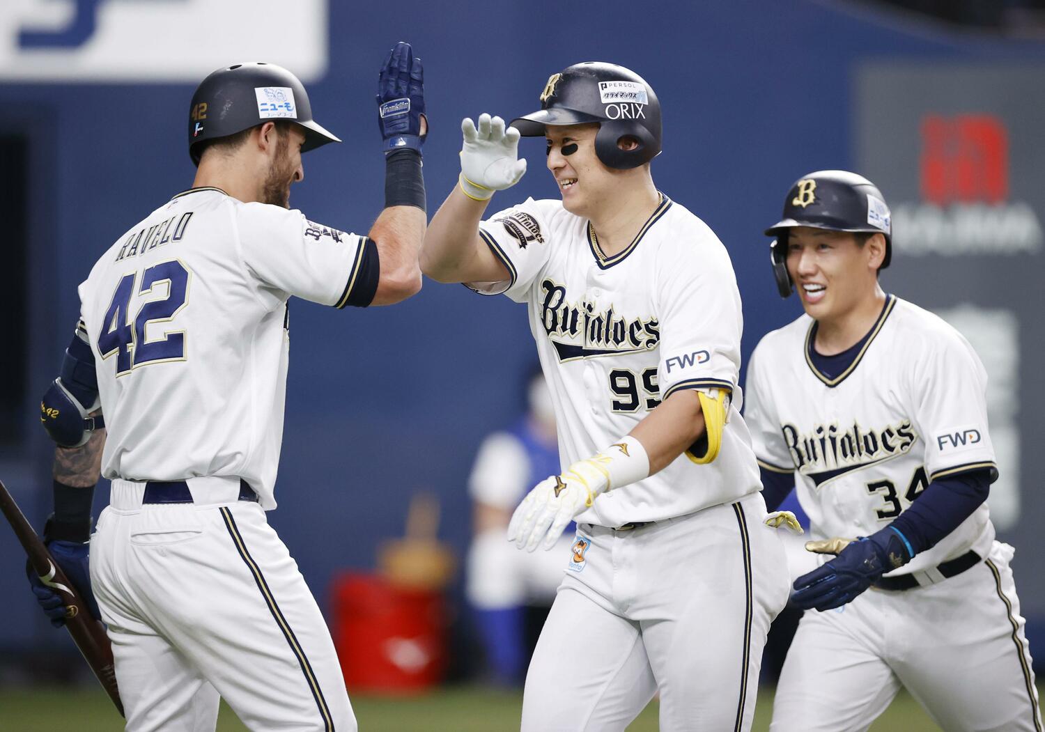 （左から）ラベロ、杉本、吉田正といった猛牛打線がどんなつながりを見せるか　©Kyodo News