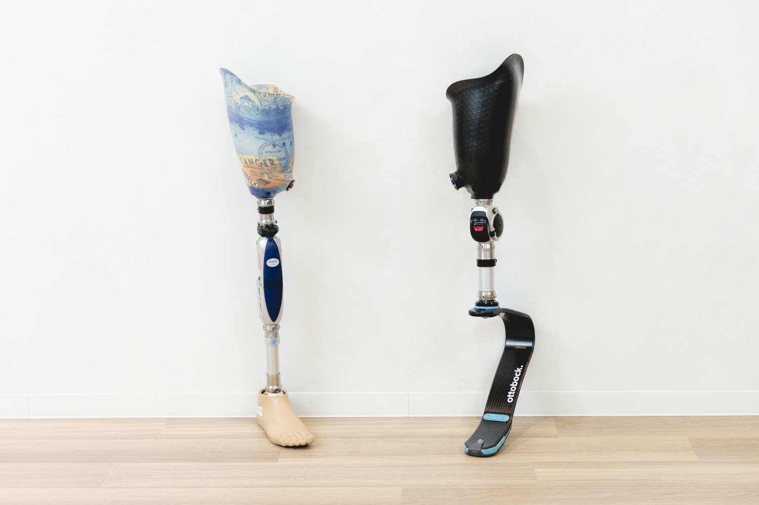 カーボン製の板バネを着装するスポーツ用義足は高価でメンテナンスが難しく、使用できる環境も限られているため、日本国内において普及率が高まっていない現状がある。補装具費支給制度の適応外にあたり、利用者の高額負担となるのが一番の課題ではあるが、義足ユーザーが日常的にスポーツを楽しむという環境が整っていないとも言える