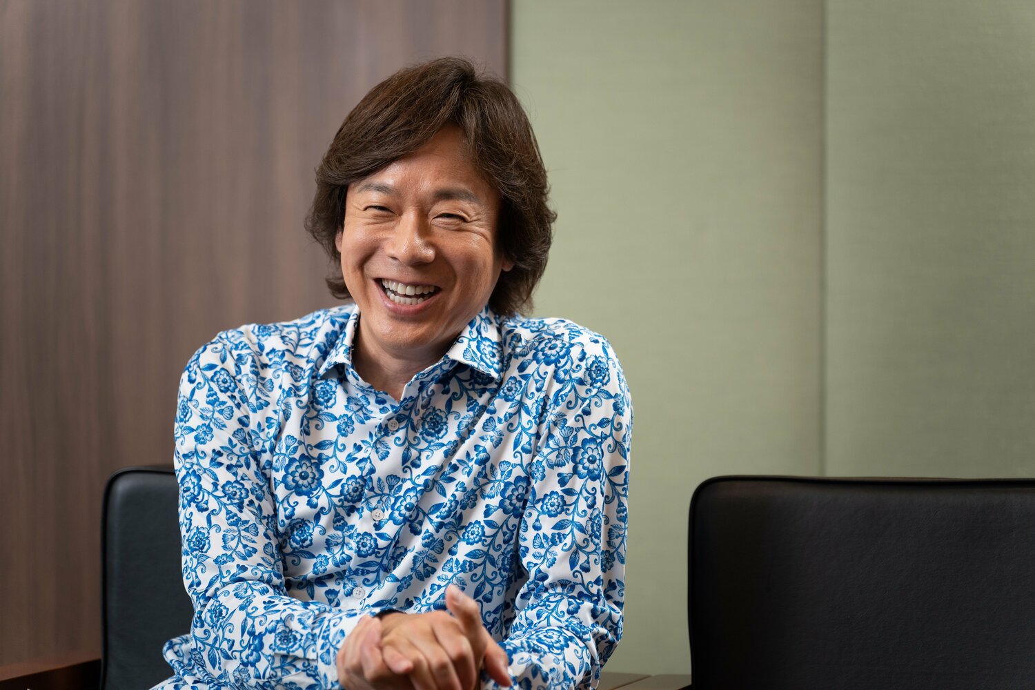 インタビューに答える現在の佐藤弘道さん　©Shiro Miyake