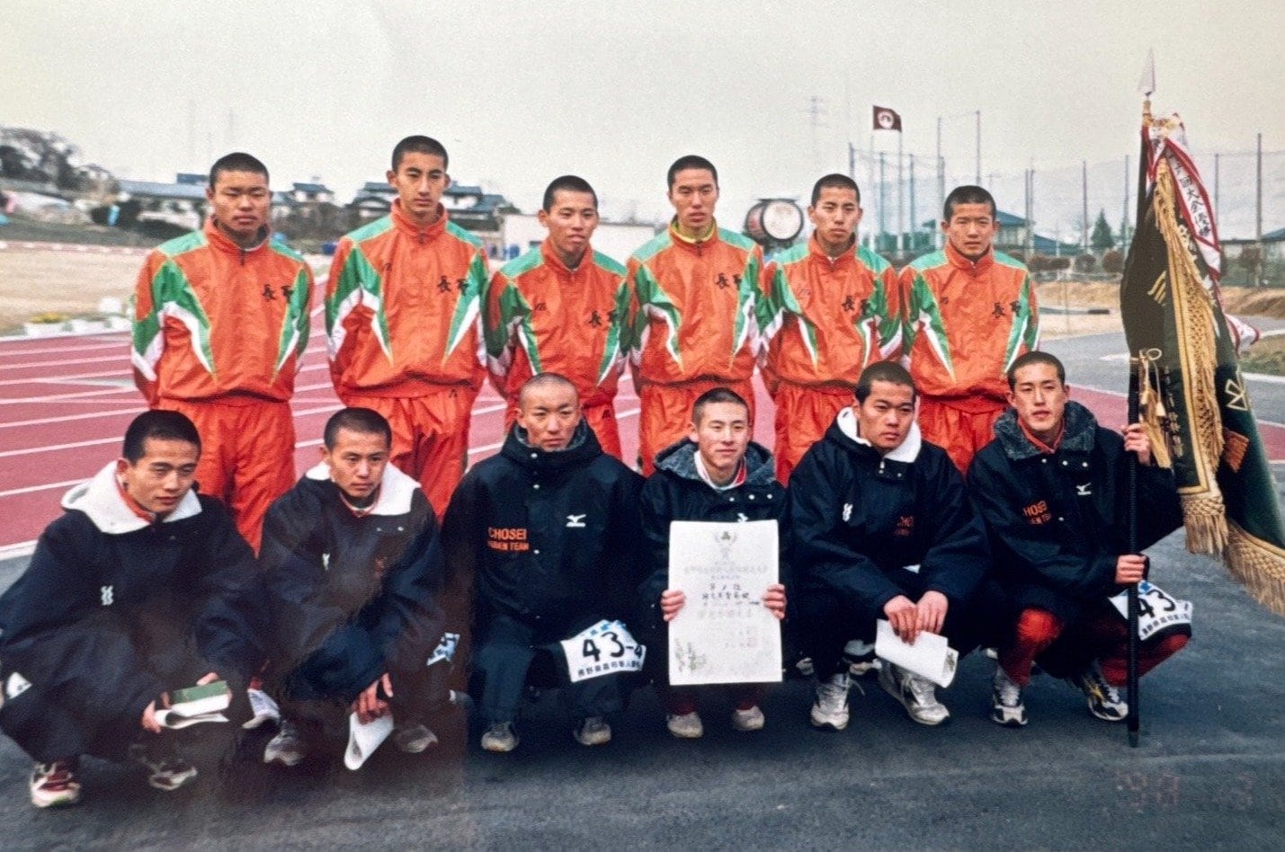 1期生たちが3年生になるころには、春の伊那駅伝で県内優勝するなど確実に力をつけていた。写真は当時の全部員/松崎さん提供