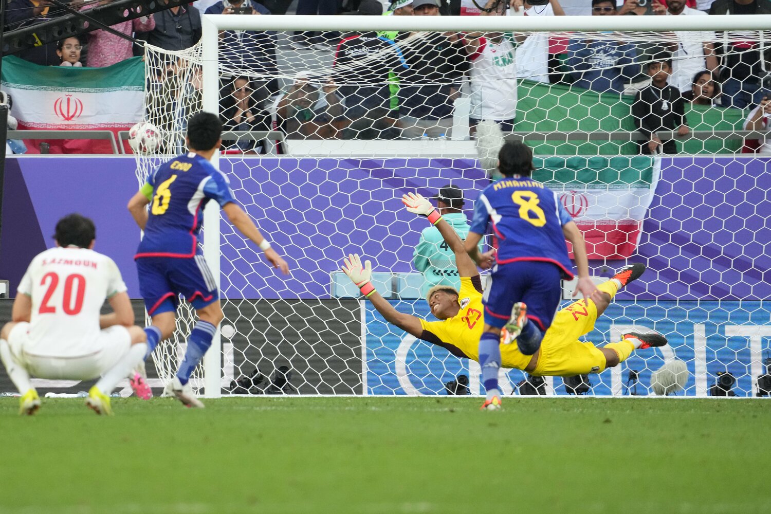 アリレザ・ジャハンバフシュの強烈なPKがゴールネットを揺らした ©Masashi Hara