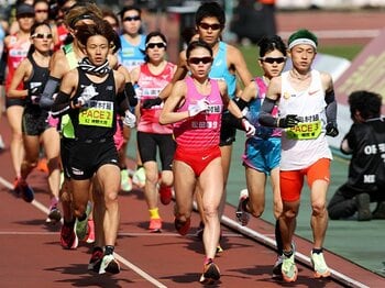 大阪国際で話題「男子選手が残り1kmまで先導していいのか？」…マラソン界でも議論が続く“ペースメーカー是非問題”＜Number Web＞ photograph by AFLO