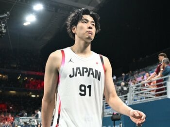 「日本はチームバスケです」…バスケ代表・吉井裕鷹（26歳）がアジア杯予選で語った胸中「コミュニケーションが大事」「話さないとチームがつながらない」＜Number Web＞ photograph by JMPA