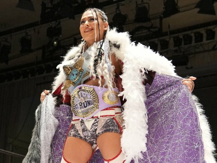 「30キロ以上重い」ナイチンゲールと名勝負を繰り広げ…ジュリアが奪取した“新日本プロレスのベルト”の価値「世界中の挑戦者と戦ってやる」＜Number Web＞ photograph by Masashi Hara