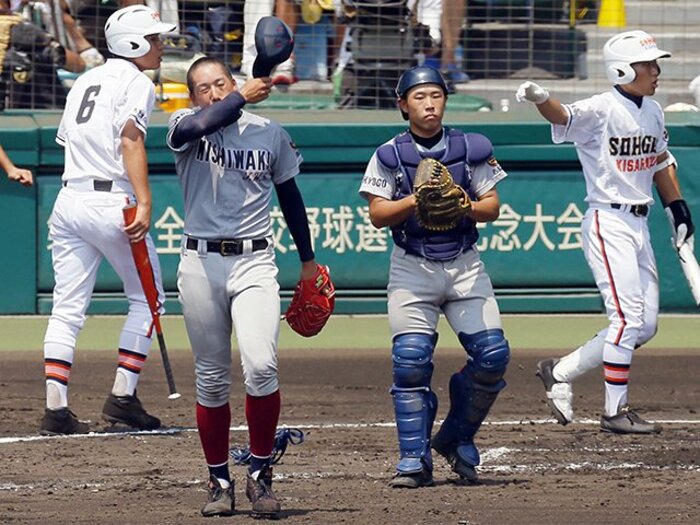 普通の公立校が強豪私立と闘う方法。西脇工、日川の“超積極的”野球。＜Number Web＞ photograph by Kyodo News