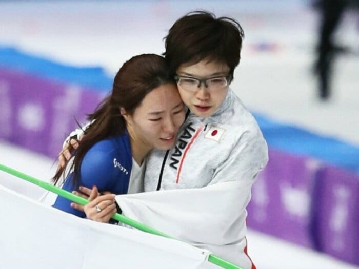 小平奈緒が号泣するイ・サンファを抱きしめた日「五輪前もメッセージを送ってくれて」10代からの仲、結婚式にも祝意を…話題を呼んだ“2人の関係”＜Number Web＞ photograph by JIJI PRESS